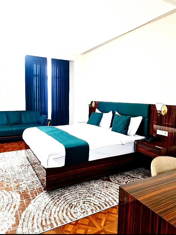Hotel Ayni 杜尚别 外观 照片
